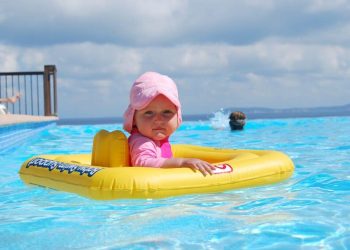 À partir de quel âge aller avec son bébé à la piscine ?