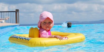 À partir de quel âge aller avec son bébé à la piscine ?