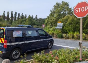 Noël à 152 km/h avec sa fille à bord : un chef d’entreprise dans le sport automobile stoppé par les gendarmes