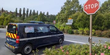 Noël à 152 km/h avec sa fille à bord : un chef d’entreprise dans le sport automobile stoppé par les gendarmes