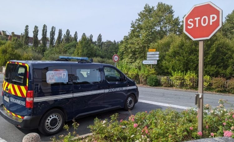 Noël à 152 km/h avec sa fille à bord : un chef d’entreprise dans le sport automobile stoppé par les gendarmes