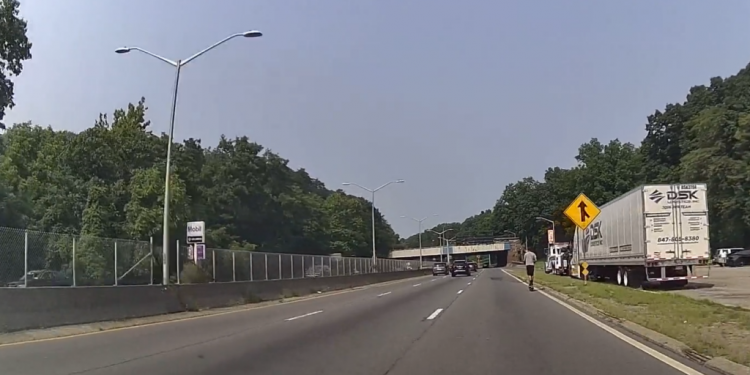 En trottinette sur l’autoroute : un pari fou et dangereux