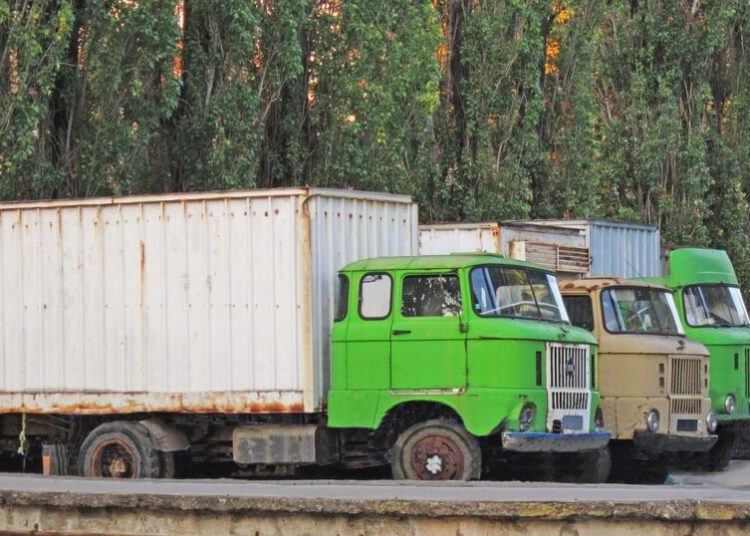 Un camion-benne sème le chaos sur une départementale, les automobilistes zigzaguent sur des kilomètres
