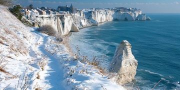 Découvrez le village français aux panoramas hivernaux à couper le souffle (attention, émotions fortes)