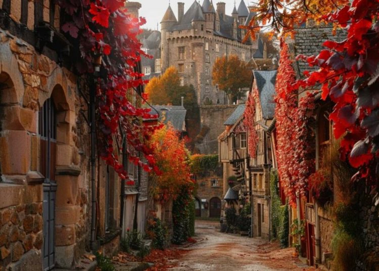 Cette ville bretonne médiévale aux couleurs d’automne va vous époustoufler