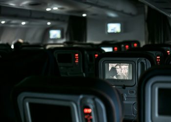 Les meilleures astuces pour survivre à un long vol en avion