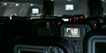 Les meilleures astuces pour survivre à un long vol en avion
