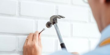 Location : faut-il reboucher les trous dans les murs avant de rendre son appartement ?