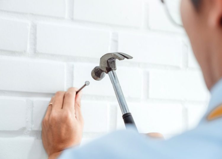 Location : faut-il reboucher les trous dans les murs avant de rendre son appartement ?