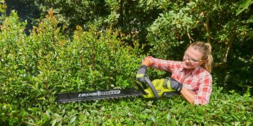 Taille-haies RY36HT60A 36V MAX POWER : La révolution pour un jardin parfaitement entretenu