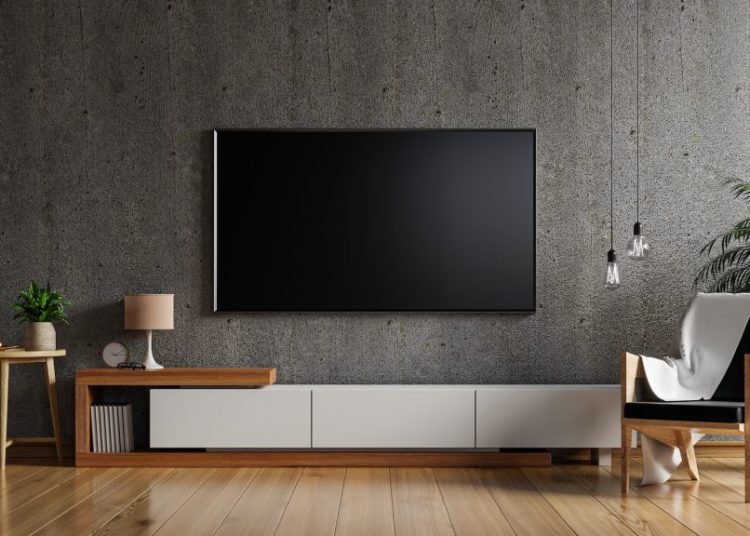 À quelle hauteur fixer sa TV au mur ? Le guide malin pour un confort parfait