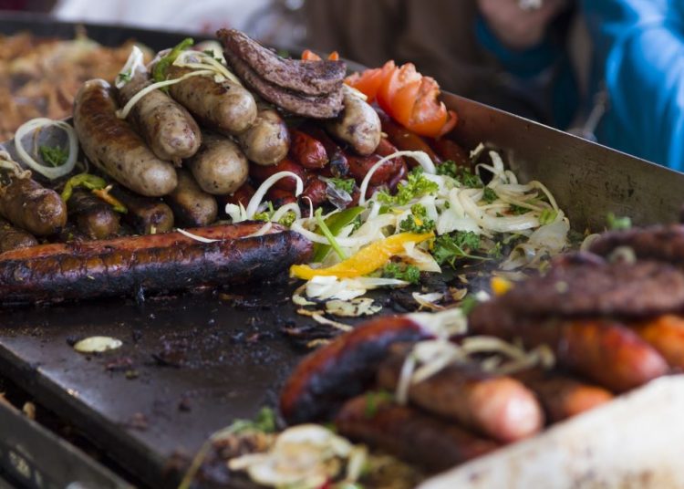Plancha au gaz : Pourquoi cet incontournable du jardin détrône le barbecue ?