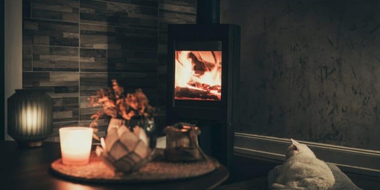 Le chauffage au bois interdit en 2027 ? Comment démêler le vrai du faux