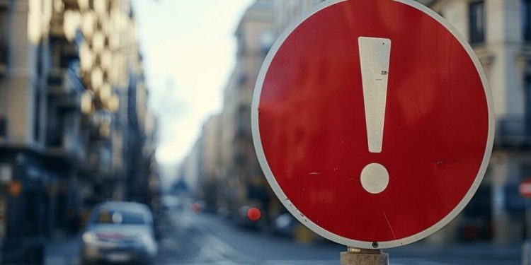 Danger : ce panneau au point rouge peut vous sauver la vie (et vous éviter une amende de 135€)