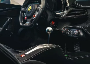 Ferrari prépare un retour surprise de la boîte manuelle… mais il faudra être millionnaire