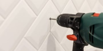 Percer du carrelage sans le fissurer : nos astuces et outils indispensables
