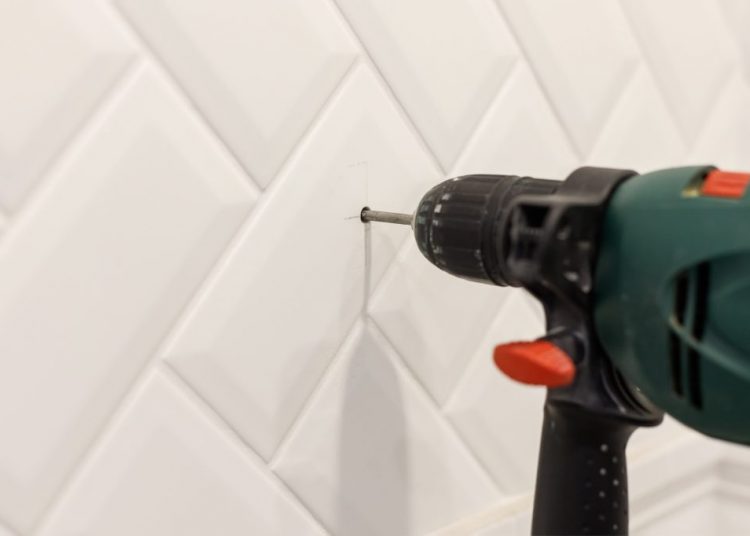 Percer du carrelage sans le fissurer : nos astuces et outils indispensables