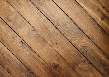 Parquet qui grince : toutes les solutions pour en finir avec les craquements