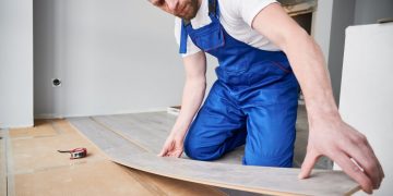 Comment poser un sol stratifié soi-même : le guide complet pour un résultat pro