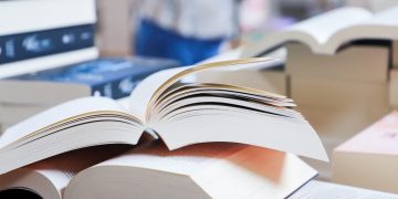 Ces 10 auteurs français qui font vibrer la scène littéraire en 2025