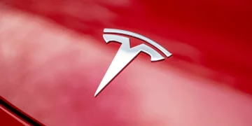 Subventions gelées, Tesla éclaboussée : le Canada lance l’offensive