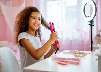 À partir de quel âge peut-on utiliser un lisseur pour les cheveux ?