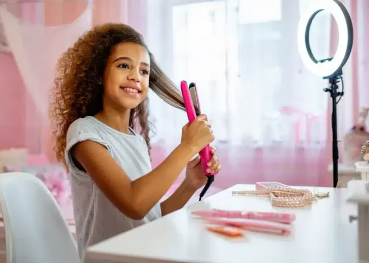 À partir de quel âge peut-on utiliser un lisseur pour les cheveux ?