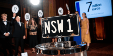 Une plaque d’immatriculation vendue 7 millions d’euros : plus chère qu’une Bugatti