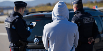 À 17 ans, il pousse son Caddy à 163 km/h sur l’A43, le verdict des gendarmes est sans appel