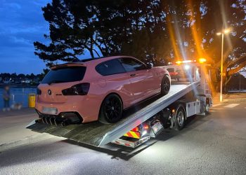 Flashé à 151 km/h dans une voiture rose, le jeune conducteur file droit à la fourrière