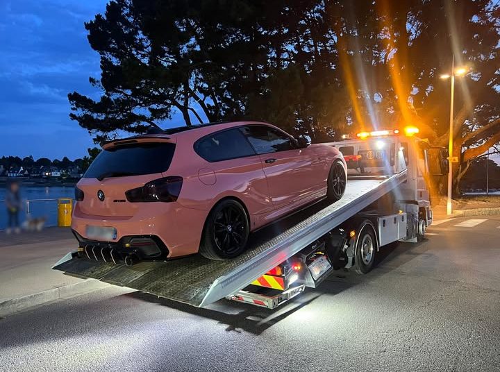 Flashé à 151 km/h dans une voiture rose, le jeune conducteur file droit à la fourrière