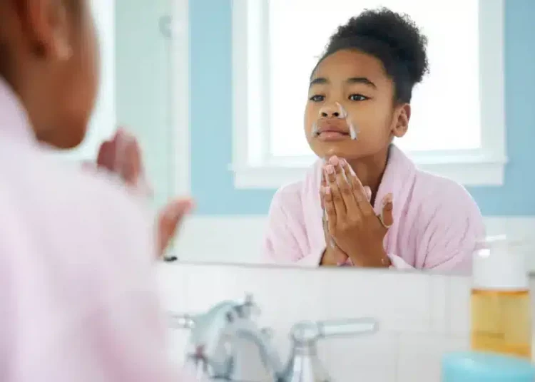 Routine skincare : à quel âge commencer (sans en faire trop) ?