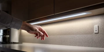 Comment installer un éclairage LED sous-meuble avec détecteur tactile : guide complet
