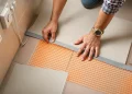 Comment installer un plancher chauffant électrique sous carrelage existant