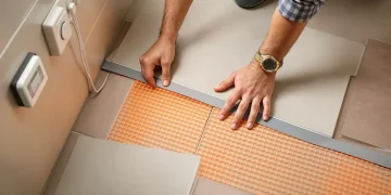 Comment installer un plancher chauffant électrique sous carrelage existant