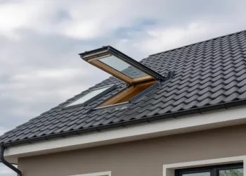 Comment fabriquer un système d’ouverture automatique pour lucarne de toit selon la météo