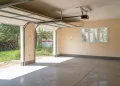 Comment créer une ventilation naturelle pour garage surchauffé : guide complet