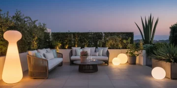 Comment installer un éclairage de terrasse adaptatif selon l’heure et la météo