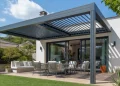 Comment installer une pergola bioclimatique connectée avec lames orientables automatiques