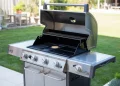 Comment réparer un barbecue à gaz dont les brûleurs s’encrassent rapidement