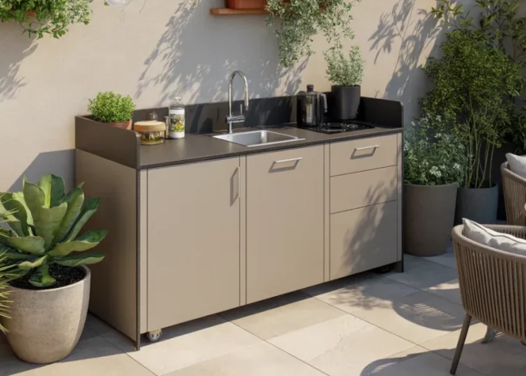 Comment transformer sa terrasse en cuisine d’été avec plan de travail mobile étanche