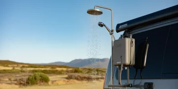Construire une douche solaire nomade avec chauffe-eau instantané pour camping-car