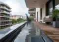 Évacuation d’eau de balcon : installer un système de drainage intelligent contre les orages
