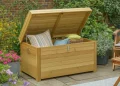 Coffre de jardin étanche en bois traité : construire un rangement pour coussins