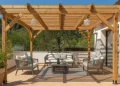 Construire une pergola en bois autoportante pour terrasse : guide complet du dimensionnement à la finition