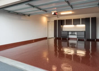 Poser un revêtement de sol en résine époxy dans un garage : guide complet en 1 week-end