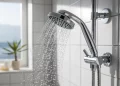 Robinet de douche thermostatique qui claque en été : 5 causes et solutions