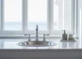 Récupérer les eaux grises du lavabo pour alimenter ses toilettes : guide complet d’installation