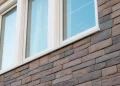 Refaire les joints de façade entre pierre et menuiseries PVC : 5 étapes clés avant l’automne