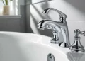 Remplacer un robinet mélangeur de baignoire sans vider tout le circuit : la méthode en 1 heure